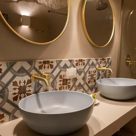 Rosa Trulli Alberobello