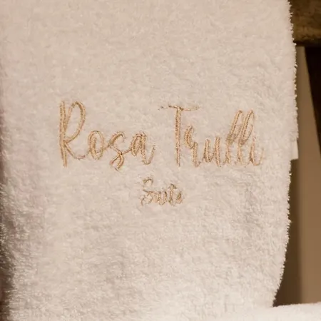 Rosa Trulli Alberobello